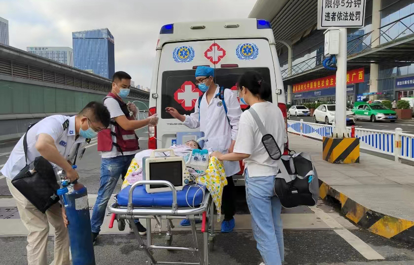 左贡县救护车出租公司